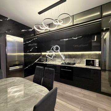 Захисників України пл. (Визволення), 3