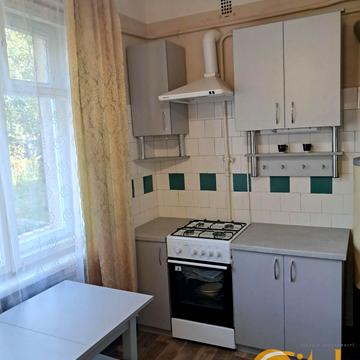 Угорська вул., 12