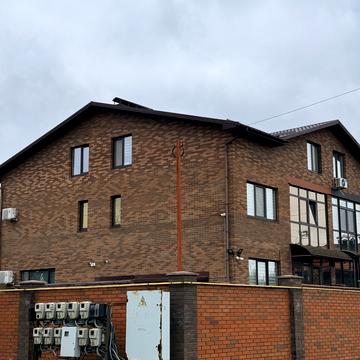 Зарічна вул., 9/12