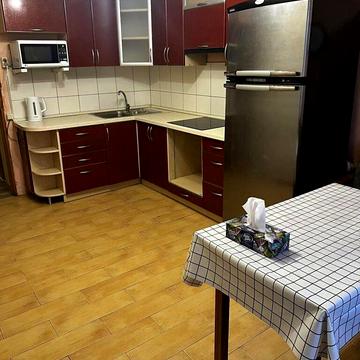 Анни Ахматової вул., 3