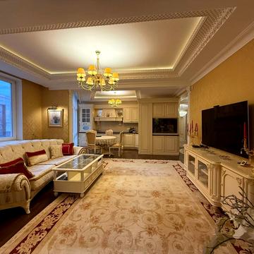 Дмитрівська вул., 82