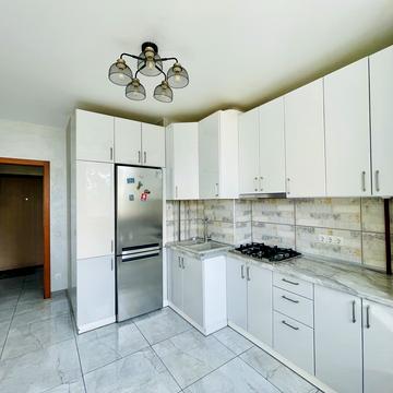 11-та Лінія вул., 4