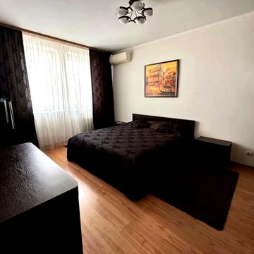 Миколи Бажана просп., 10