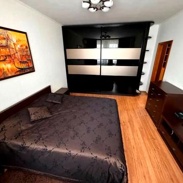 Миколи Бажана просп., 10