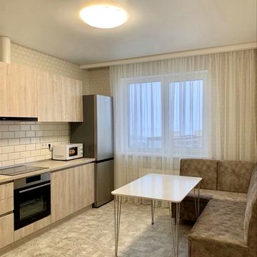 Академіка Сахарова вул., 30