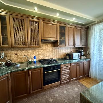 Захисників України вул., 5