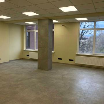 Нагірна вул., 16