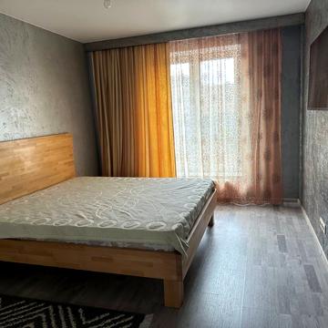 Петрівська вул., 1-Б