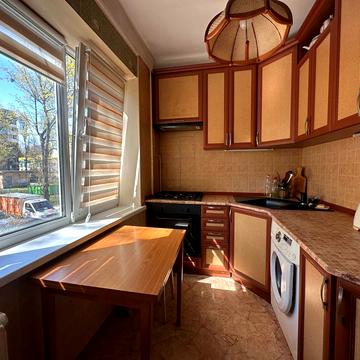 Академіка Корольова вул., 1/2