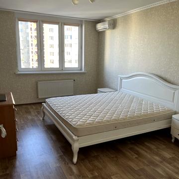 Червоної Калини просп. (Володимира Маяковського), 68