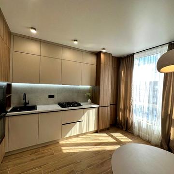 Героїв Миколаєва вул., (Будинок 4)