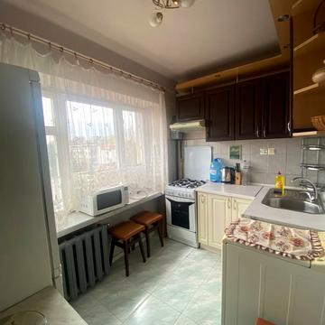 Академіка Євгена Лазаренка вул., 11