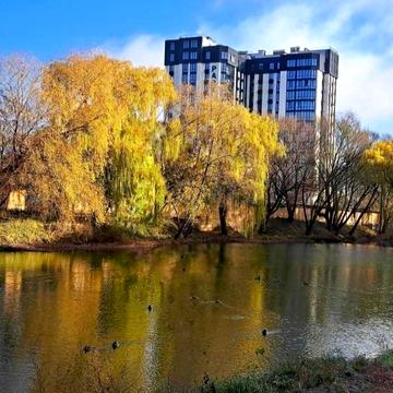 Юності вул., 4