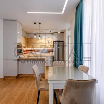 Любомира Гузара просп. (Космонавта Комарова), 11