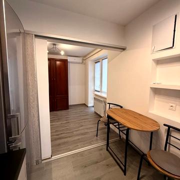 Пасічна вул., 30