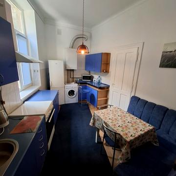 Богдана Хмельницького вул., 3