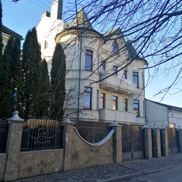 Республіканська вул., 18