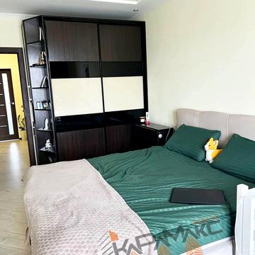 Гетьмана Івана Мазепи вул. (Топольна), 1