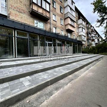 Будівельників вул., 4