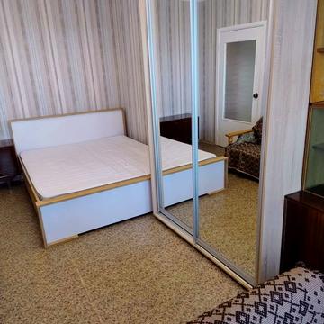 Академіка Глушкова просп., 15