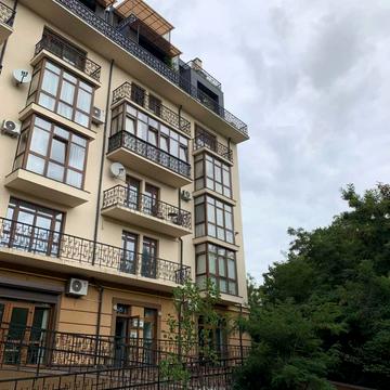 Івана Левинського вул., 5