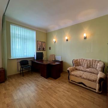 Оболонська вул., 39