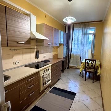 Наталії Ужвій вул., 12