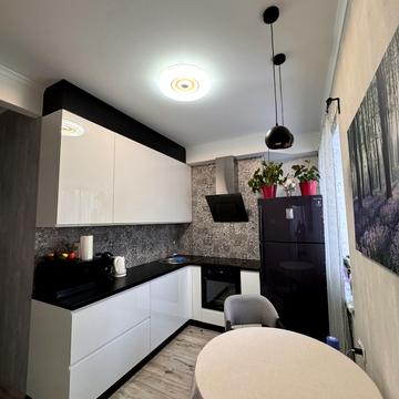 Сержанта Медведєва вул., 10