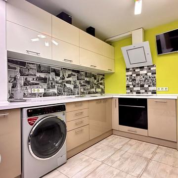 Романа Шухевича просп. (Генерала Ватутіна), 4-Б