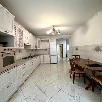 Івана Рубчака вул., 7