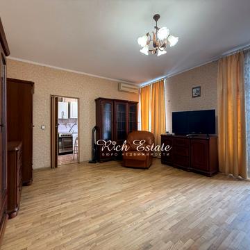 Катерини Білокур вул., 8