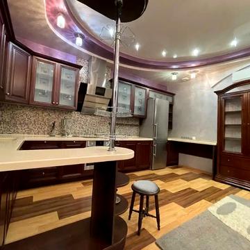 Олександра Поля просп. (Кірова), 16