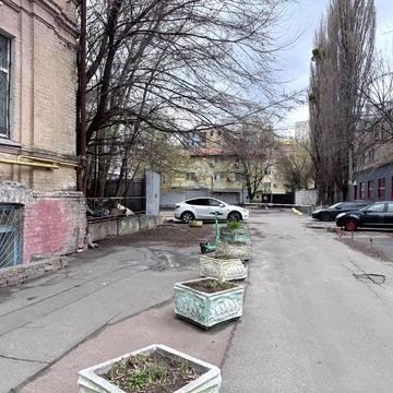 Богдана Хмельницького вул., 50