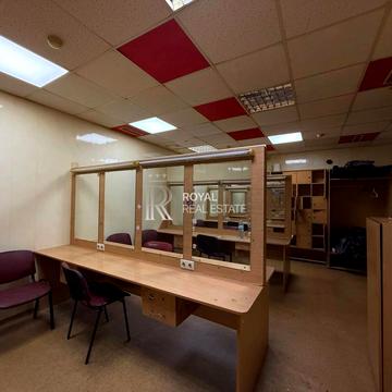 Дніпровська набережна вул., 7