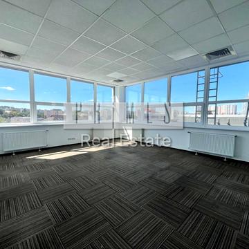 Степана Бандери просп. (Московський), 9