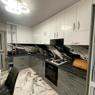 Пілотська вул., 7