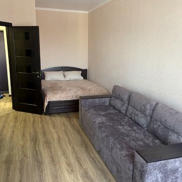 Яблунева вул., 15