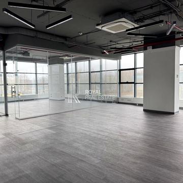 Степана Бандери просп. (Московський), 28