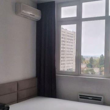 Гната Хоткевича вул. (Червоногвардійська), 8