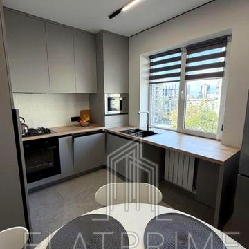 Хорольська вул., 8/4