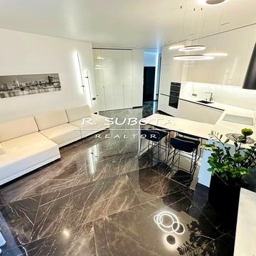 Набережна Перемоги вул., 7