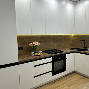 Будівельна вул., 2