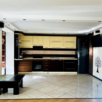 Жулянська вул., 1-Б