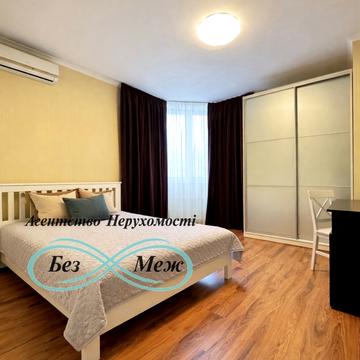 Академіка Амосова вул., 63