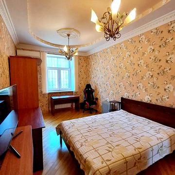 Михайла Грушевського вул., 34/1