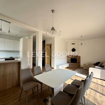 Юності вул., 17