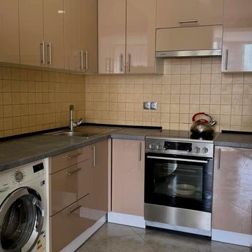 Олександра Козловського вул., 2а