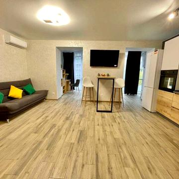 Набережна Перемоги вул., 42