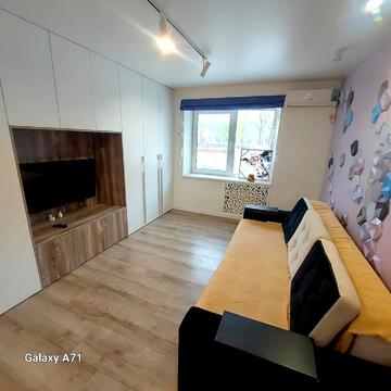 Лариси Руденко вул., 13