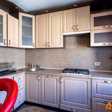 Нововокзальна вул., 19